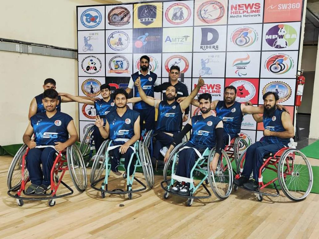 J&K mens wheelchair basketball team